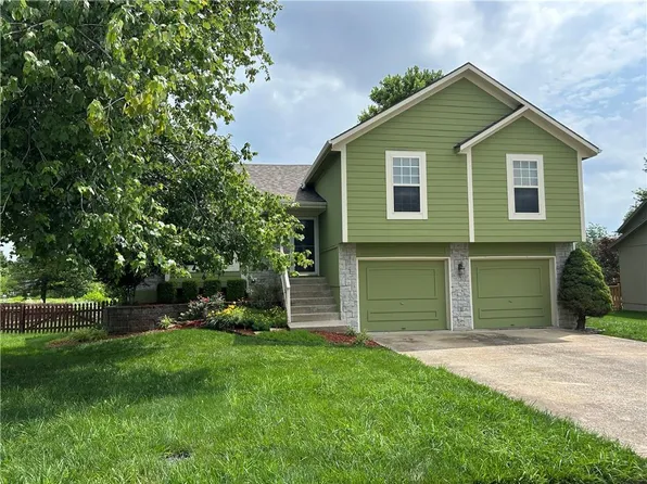 613 Old Paint Rd, Raymore, MO 64083