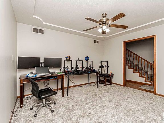 5th image of 411 Redbud Dr