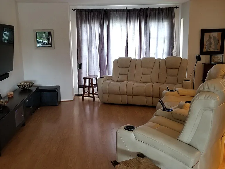 NEW PHOTOS COMING SOON.
OLD photo! Recently remodeled. Fully updates Kitchen/Bath and furniture.