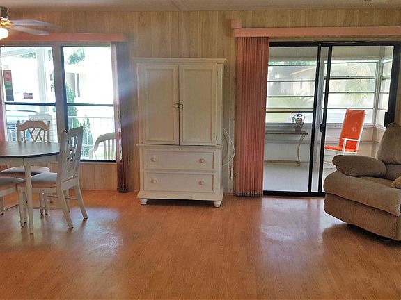 Living to Florida  room