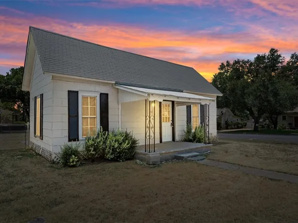 511 W Ronda St, West, TX 76691