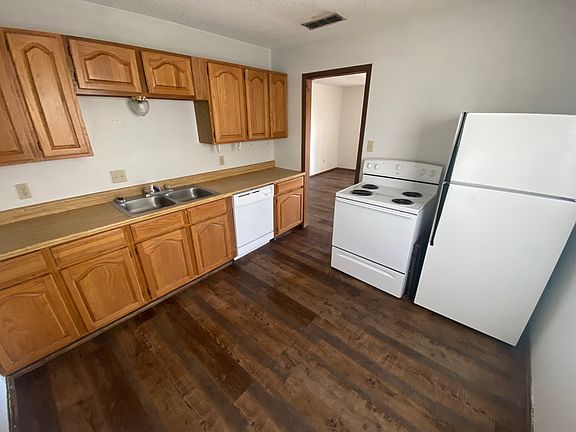 5th image of 1520 S Avenue O APT 1