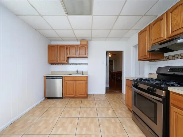 208 Saint Mary's Avenue image 17 of 47