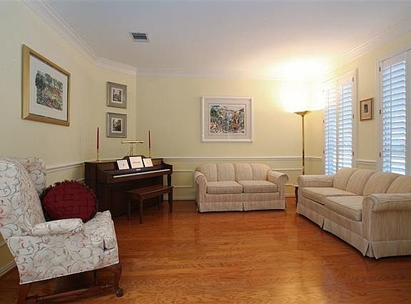 3rd image of 4664 Spencer Dr