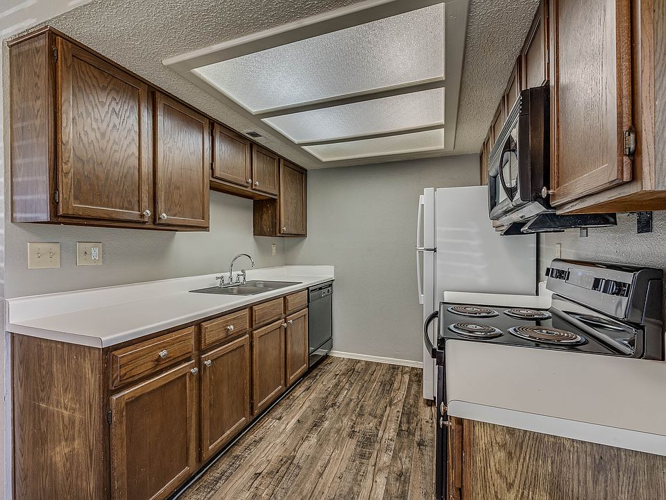 Lexington Commons - Renovated Kitchen