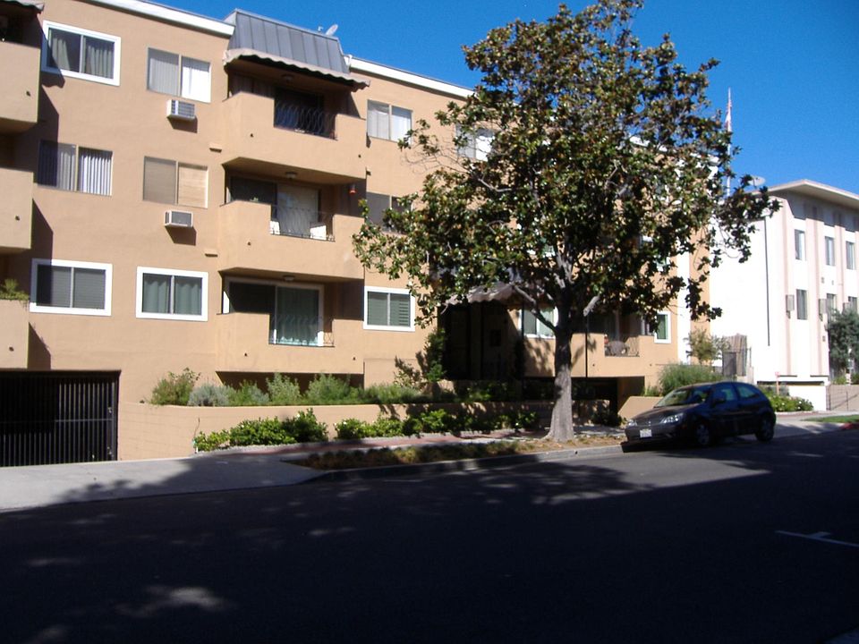 1st image of 705 Westmount Dr APT 304