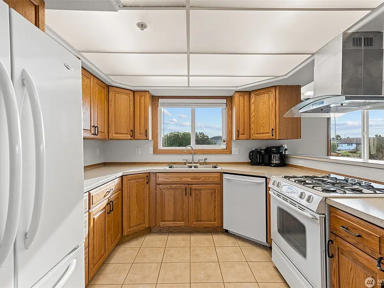 967 Adak Ct SE — Photo 6