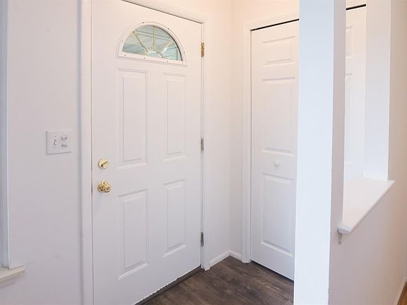 5th image of 1369 Crestwood Ave