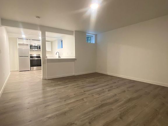 5th image of 1418 2nd Ave W #C
