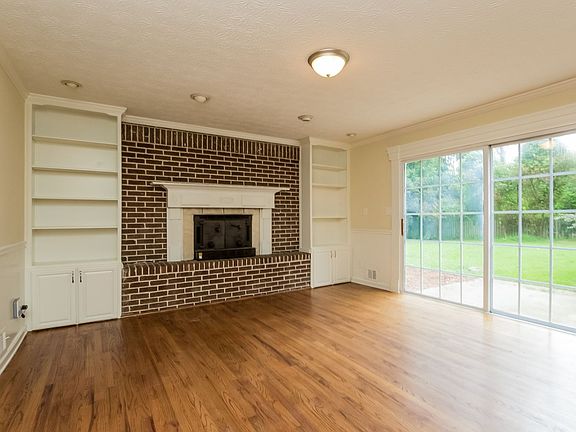 5th image of 946 E Riverbend Dr SW