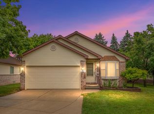 6344 E Morgan Cir, Westland, MI 48185