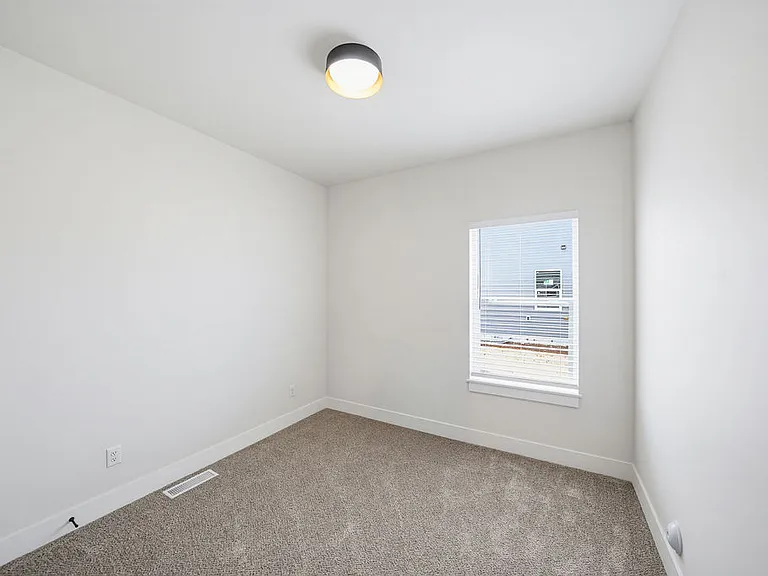 445 E River Ln — Photo 37