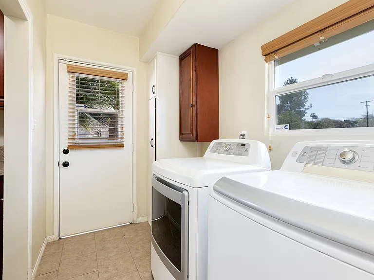 20301 Mobile St — Photo 9