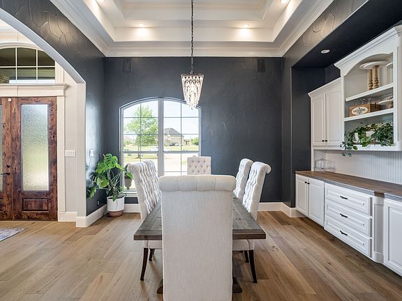4th image of 1045 Amber Way