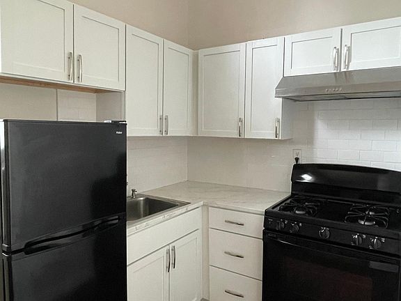 2nd image of 1737 Napoleon Ave #A