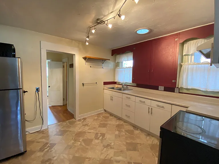405 Wood St — Photo 8