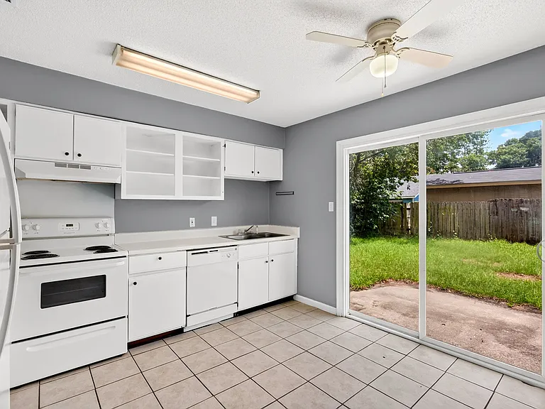 12 Belfair Dr — Photo 24