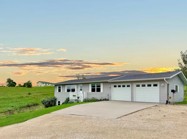 61988 Wildwood Dr, Prairie Du Chien, WI 53821