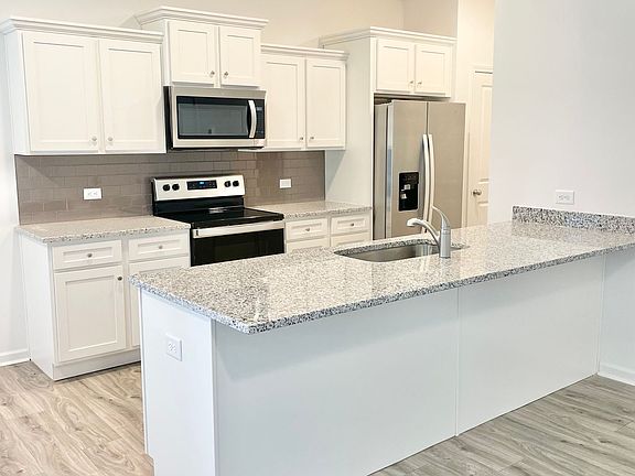 2nd image of 112 Luna Ln