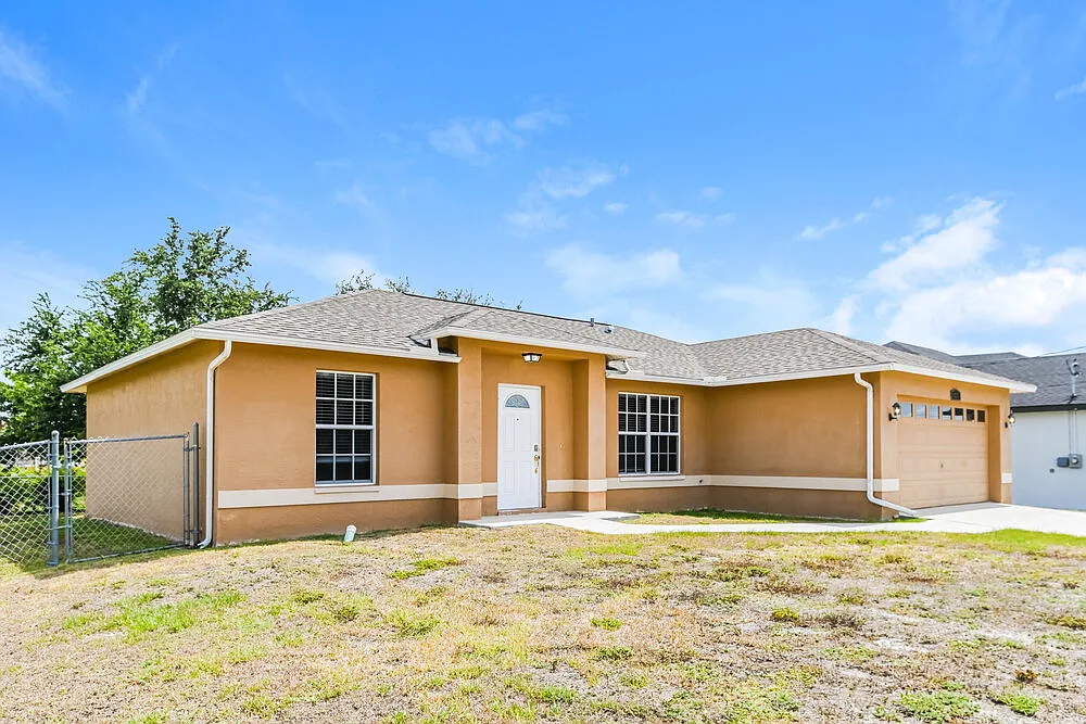 3 bed, 2.0 bath, 1288 sqft, $1,970 — Photo 3