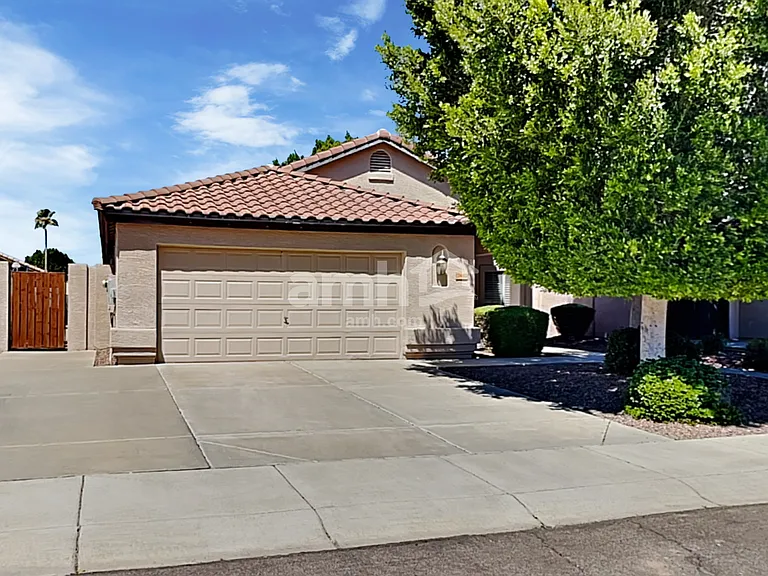 7462 W Mohawk Ln — Photo 1