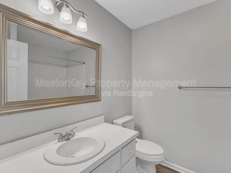 715 Proctor St — Photo 9