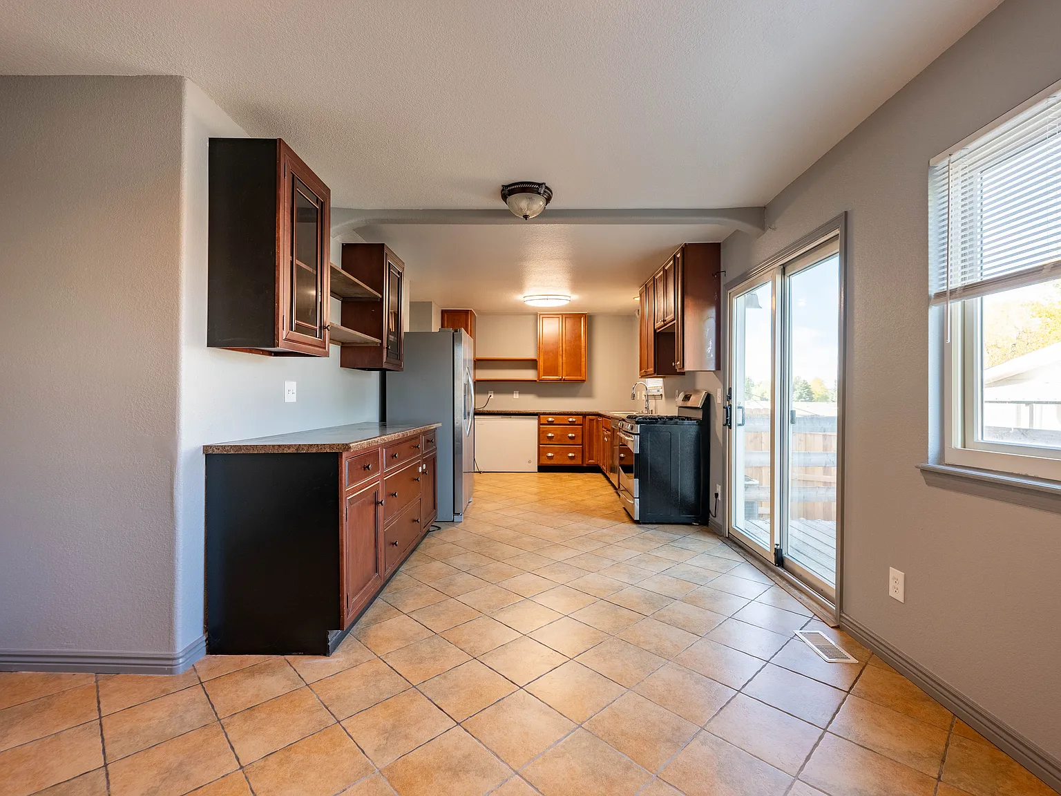 4 bed, 2130 sqft, $2,550 — Photo 3