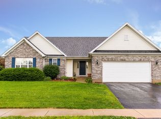 1424 Sandcastle Dr, Sycamore, IL 60178