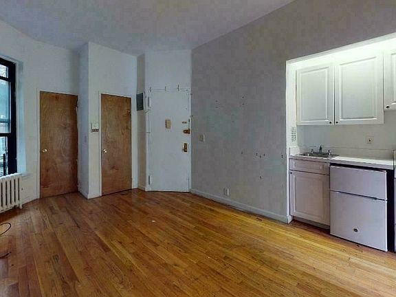 3rd image of 334 E 93rd St APT 14