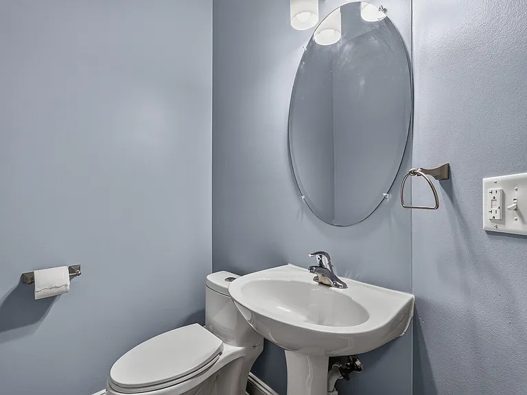 Clover Dr — Photo 8