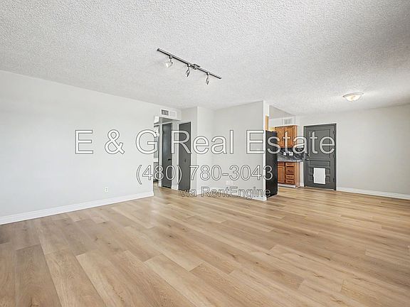5th image of 847 W 10th St