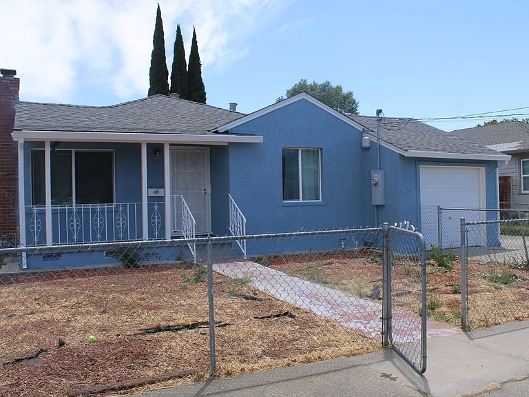17 Lorraine Ave — Photo 2