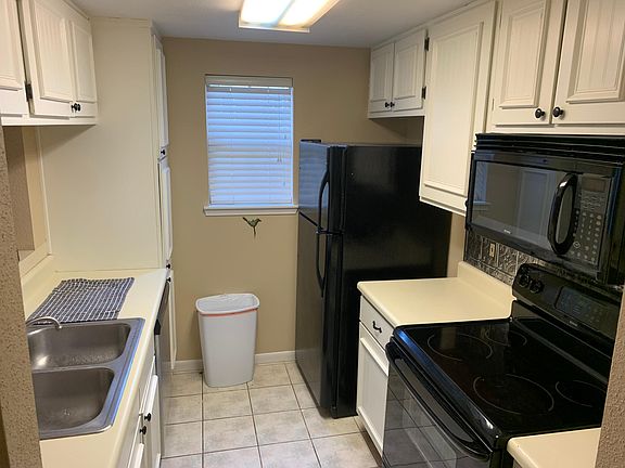 2nd image of 2626 North Blvd APT 14