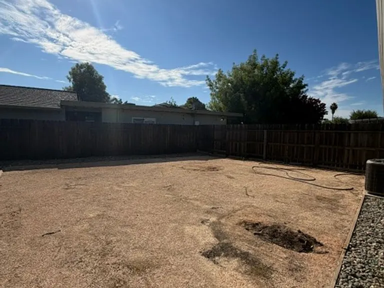 1643 Ashley Ave — Photo 11
