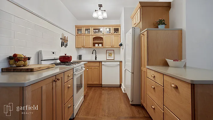 Sold by Garfield Realty  | media 3