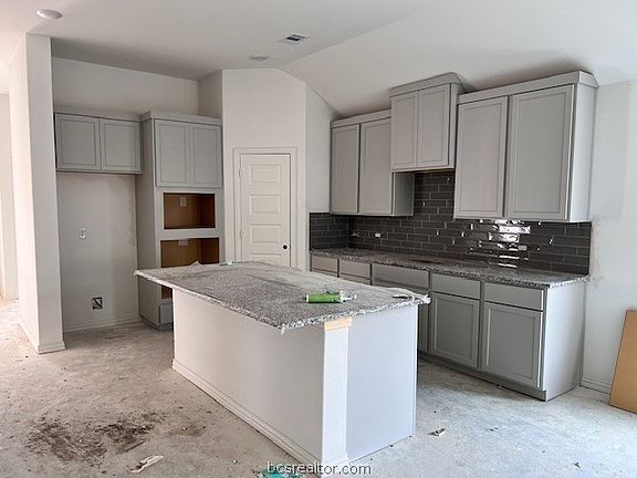 4th image of 6303 Fulton Dr