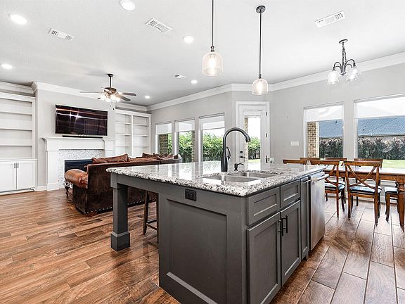 3rd image of 720 Rustic Oaks Dr