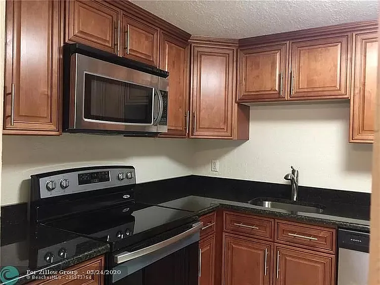 770 SE 2nd Ave #E201 — Photo 13