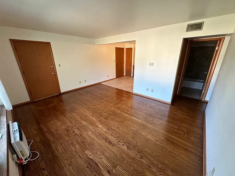 Clark Street Apartments — Photo 6