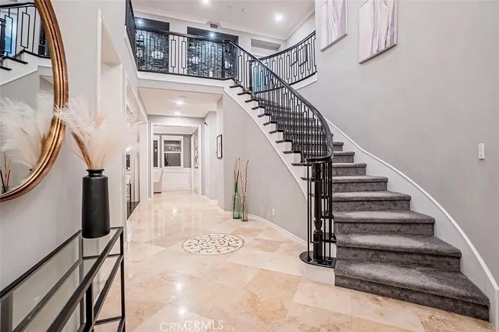 5 bed, 4.5 bath, 3605 sqft, $8,800 — Photo 3