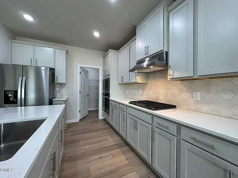 101 Klamath Dr — Photo 6