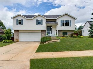 1375 Shaw Ct NE, Rockford, MI 49341