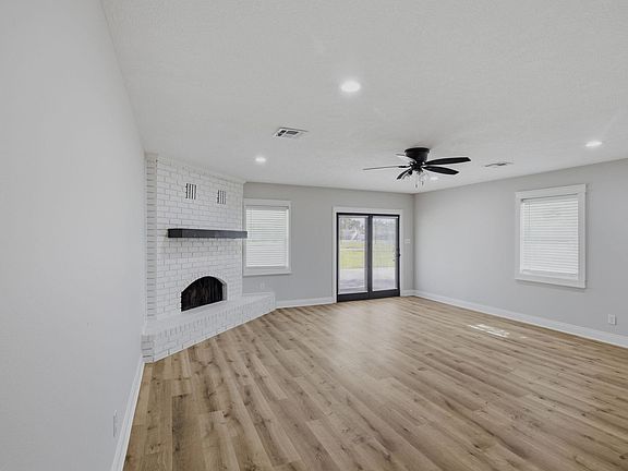 4th image of 1379 Quentin Dr