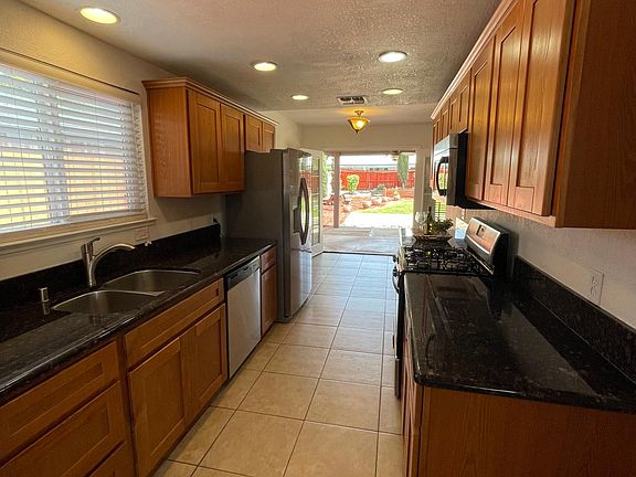 5th image of 235 Montrose Dr
