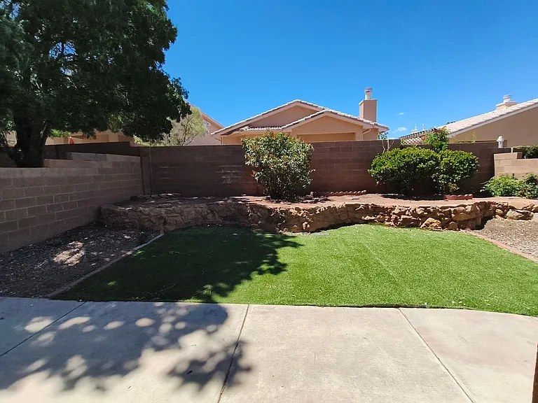 7240 Boxwood Ave NE — Photo 20