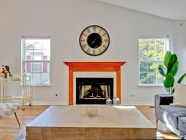 121 Commons Ct — Photo 6