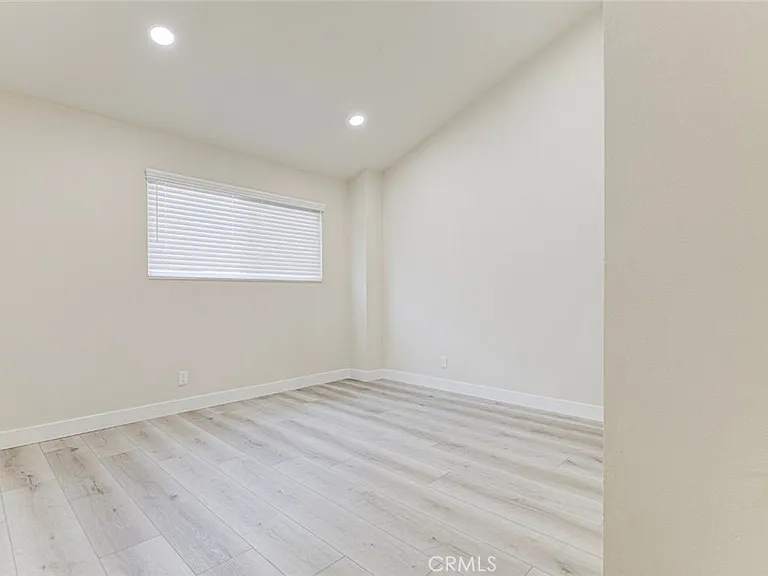 7409 Woodman Ave — Photo 25