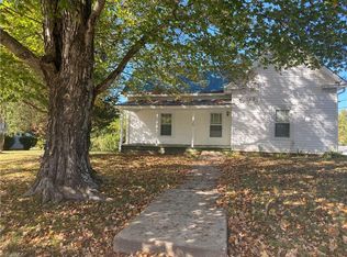 529 E Main St, Pilot Mountain, NC 27041