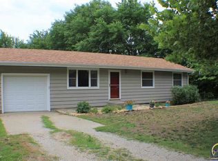 460 W 14th St, Auburn, KS 66402