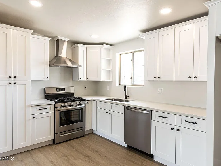 2571 E Captain Dreyfus Ave — Photo 6
